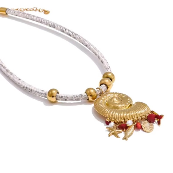 Golden Seashell Pendant Necklace – Nautical Charm with Natural Stone Accents - Picture 8 of 17